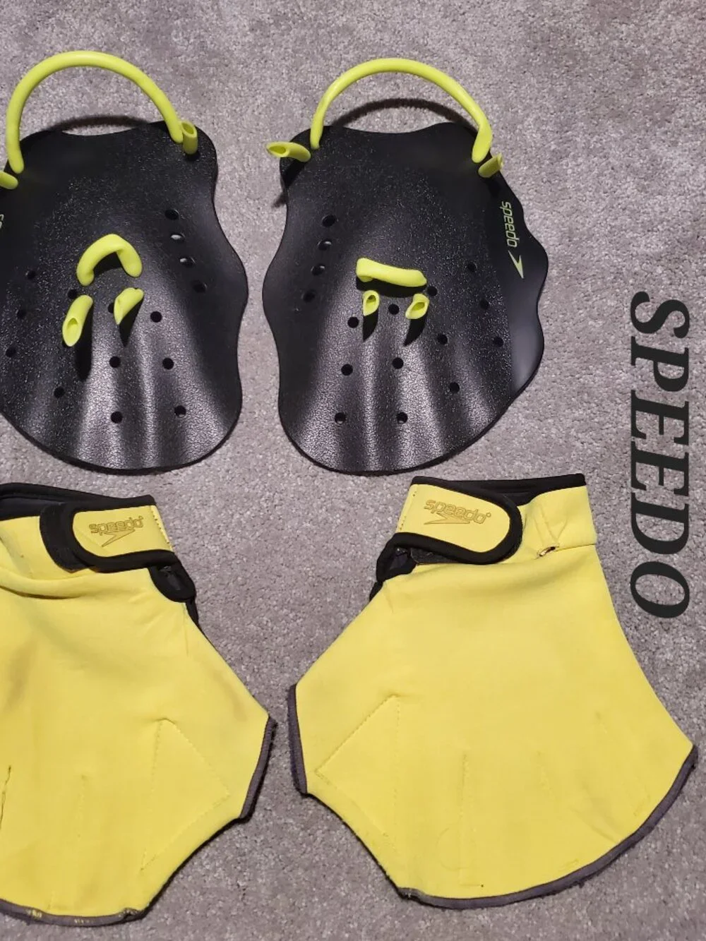Speedo hand paddles